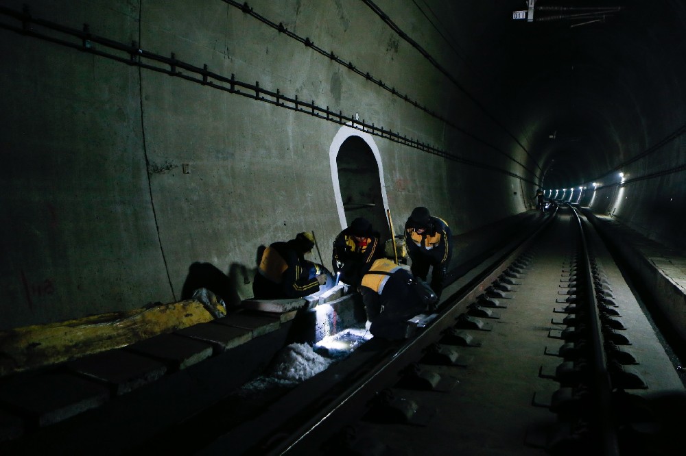 祁门铁路运营隧道病害现状